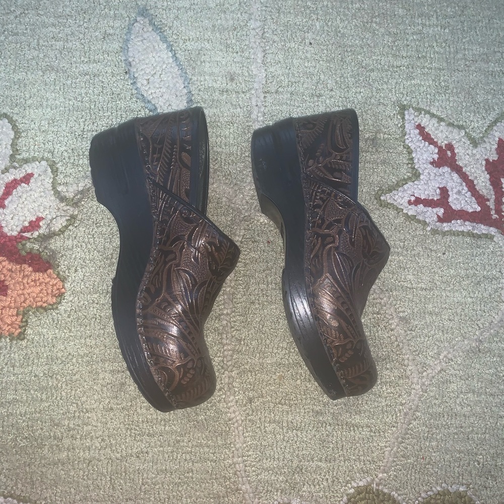 Dansko Clogs Very Good Condition!!! - image 3